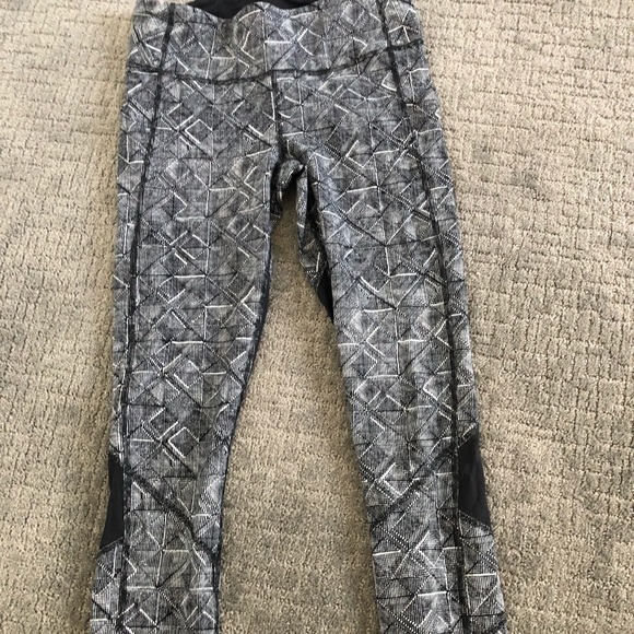 Lululemon crop leggings - Picture 2 of 3